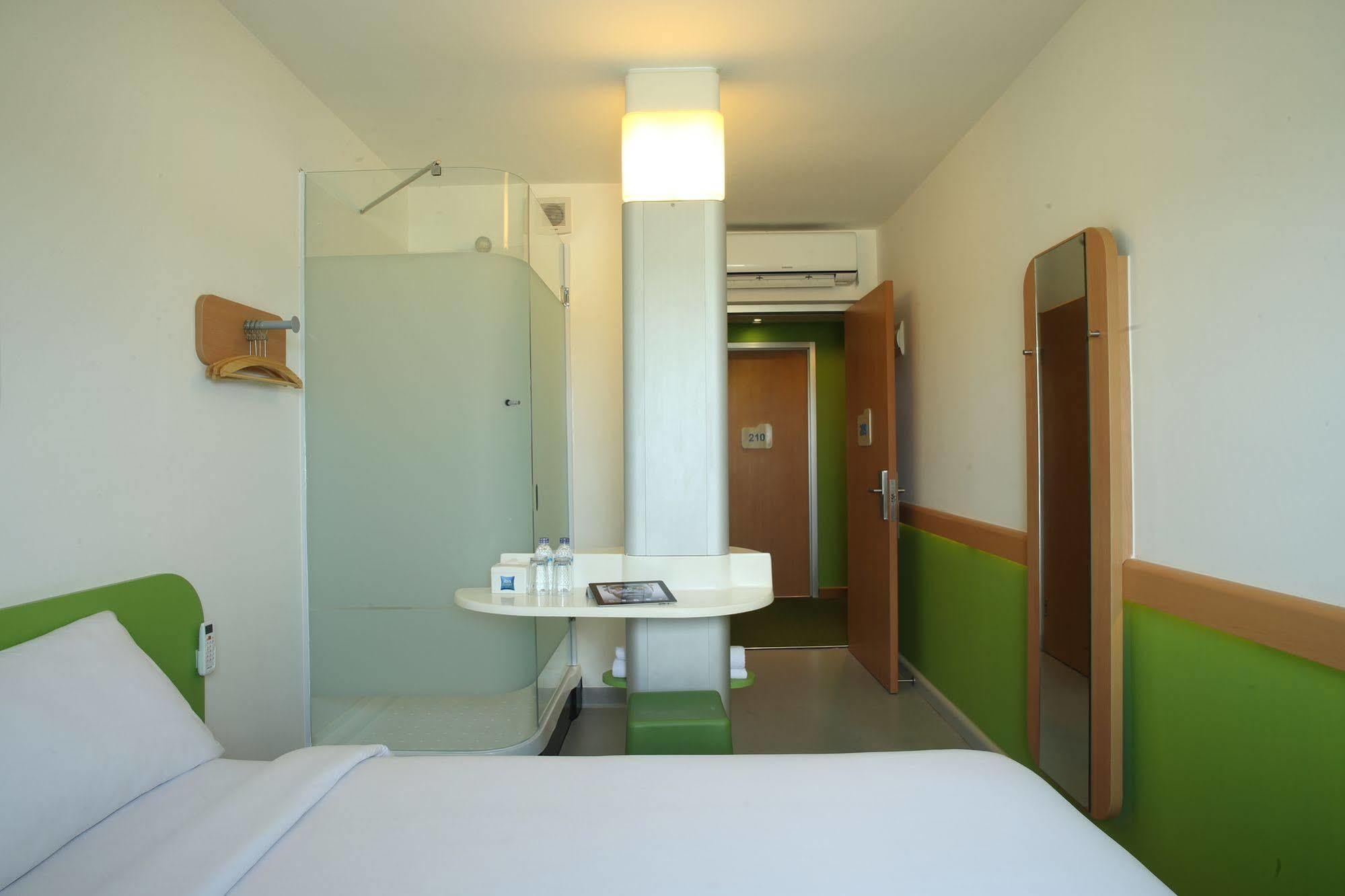 Cordia Hotel Surabaya Airport - Hotel Dalam Bandara - Formerly Ibis Budget Surabaya Airport Sidoarjo Exterior foto
